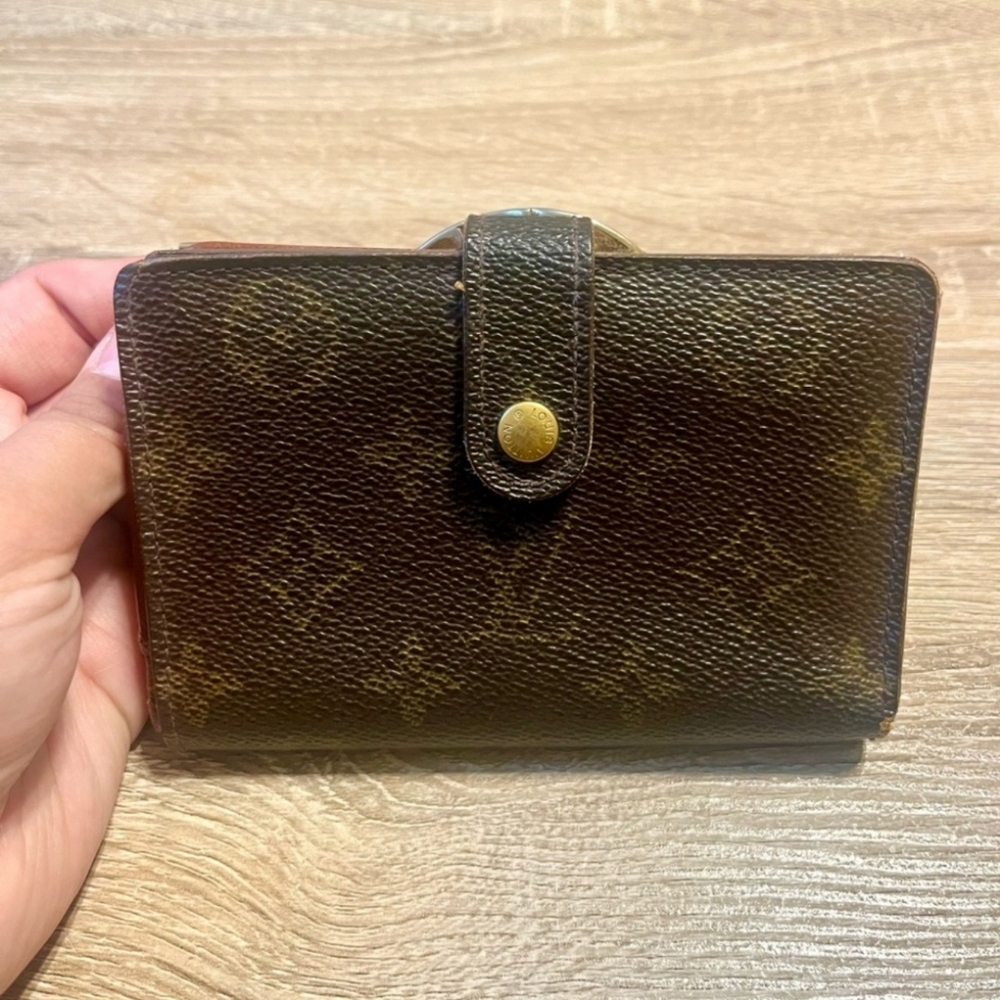 Louis Vuitton KISSLOCK WALLET